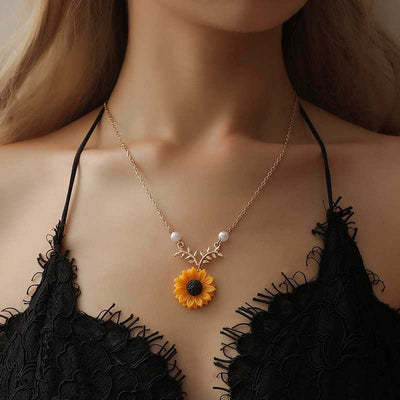 Hot selling necklace, pearl, sunflower necklace, feminine and fashionable sunflower pendant