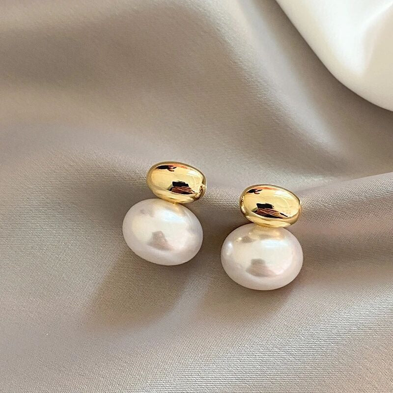 Retro temperament flat bean pearl earrings cool and sweet metal earrings INS high-end earrings