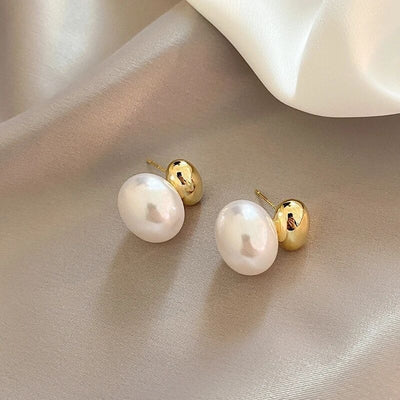 Retro temperament flat bean pearl earrings cool and sweet metal earrings INS high-end earrings