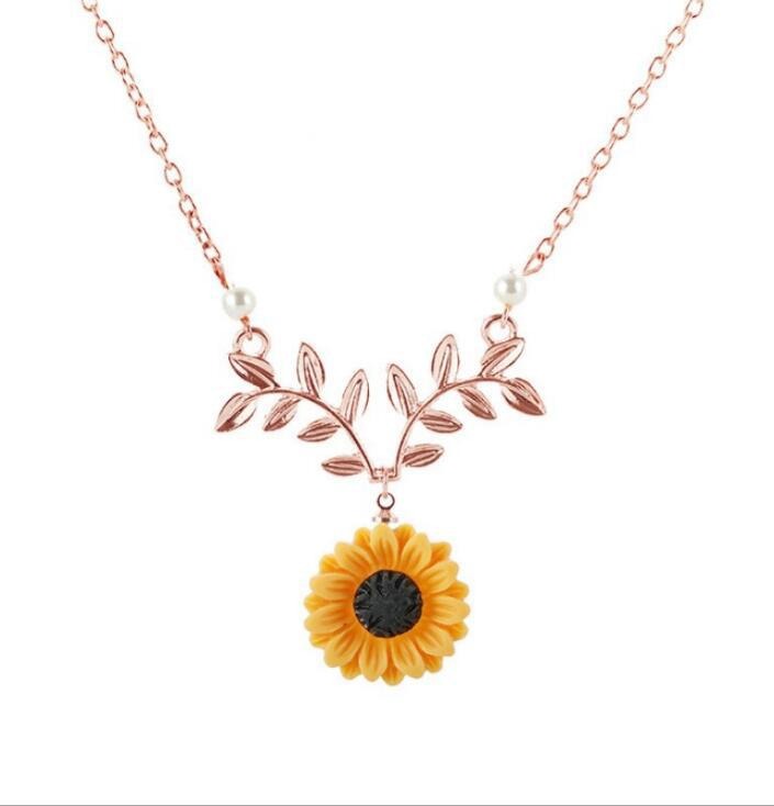 Hot selling necklace, pearl, sunflower necklace, feminine and fashionable sunflower pendant